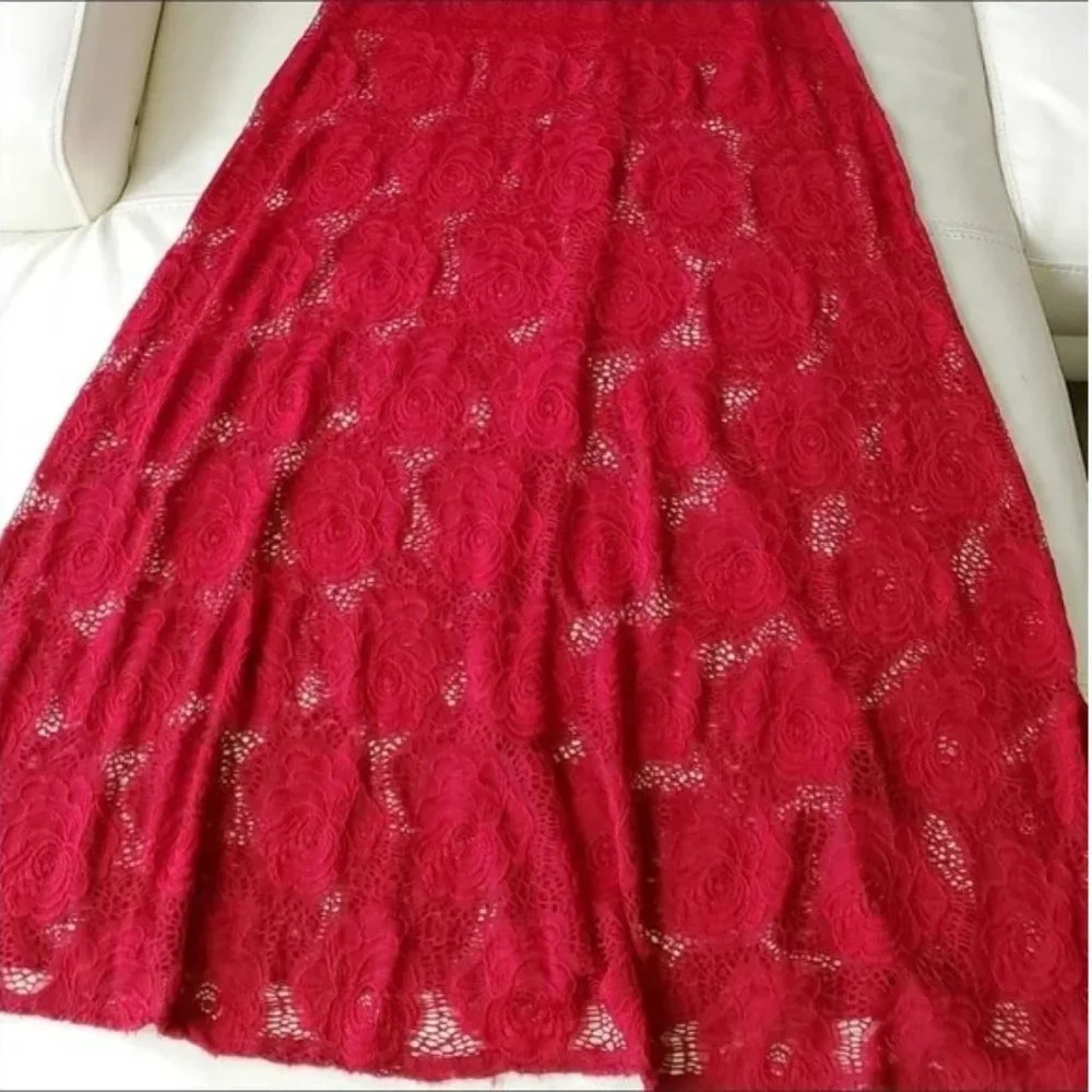 🌹🌹Marciano Red Lace Reveal and Conceal Maxi Dress🌹🌹 - Picture 5 of 8